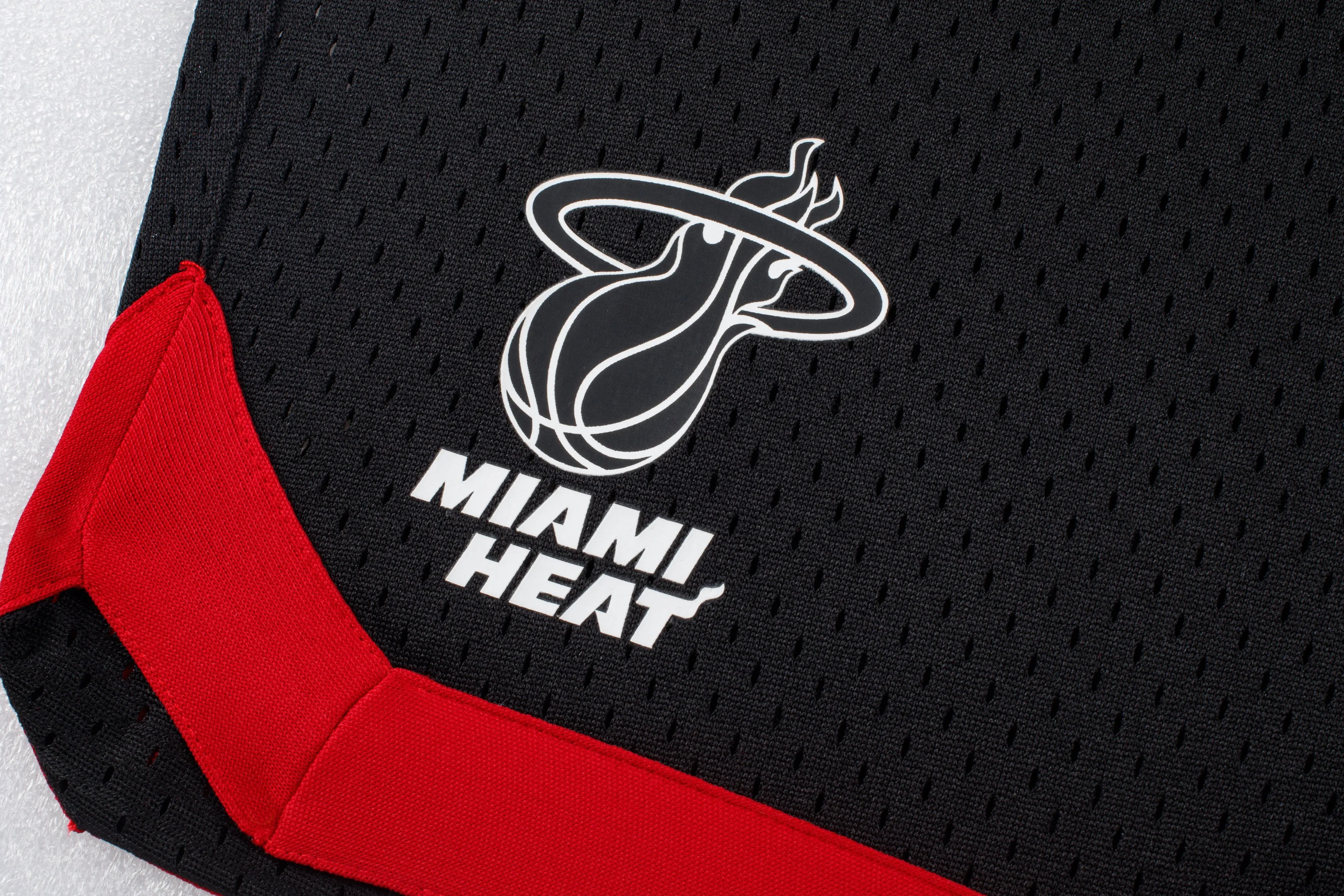 NBA Front Arch Print Regular Fit Mesh Short - Miami Heat