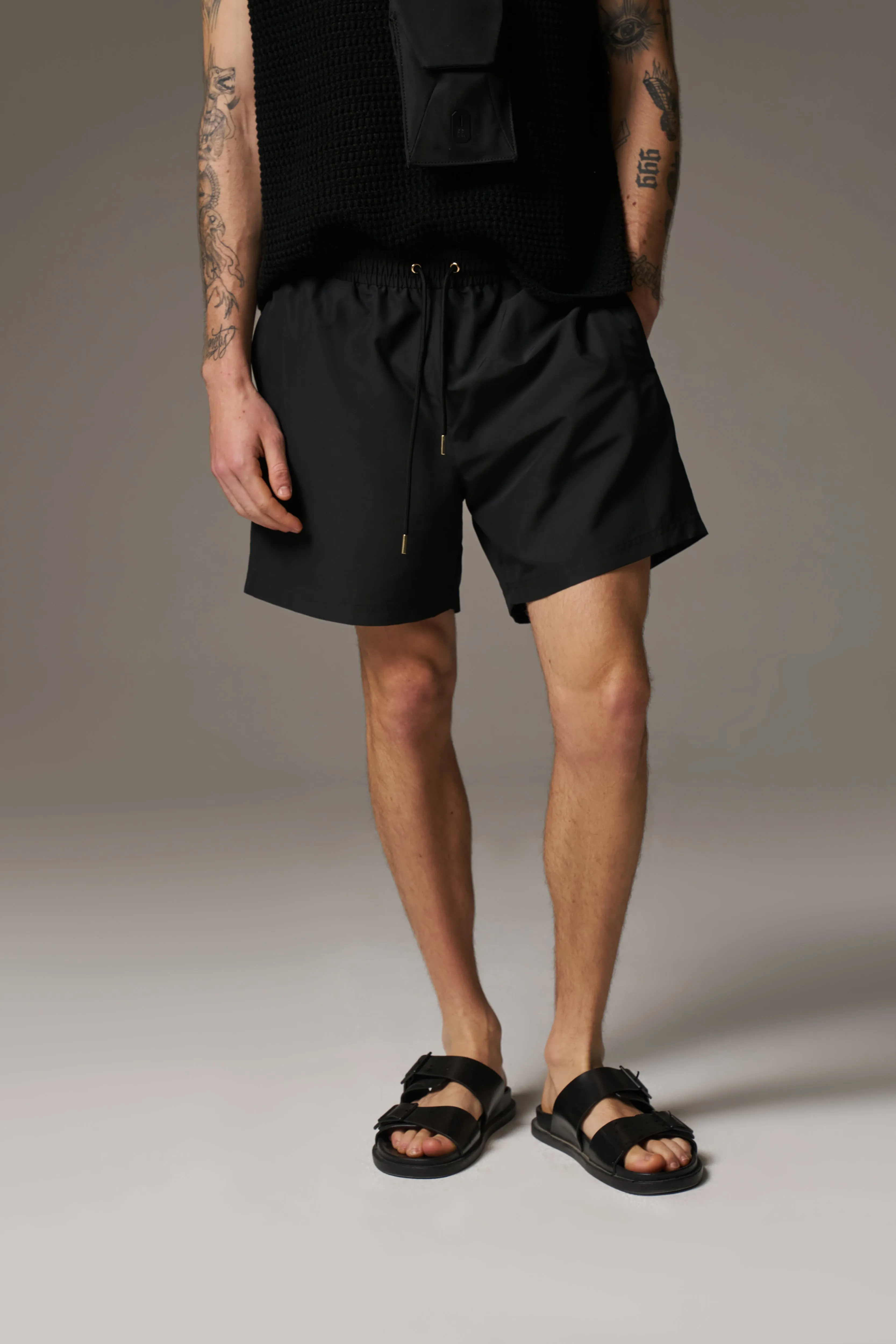 WATER REACTIVE EMBLEM SWIM SHORT - BLACK