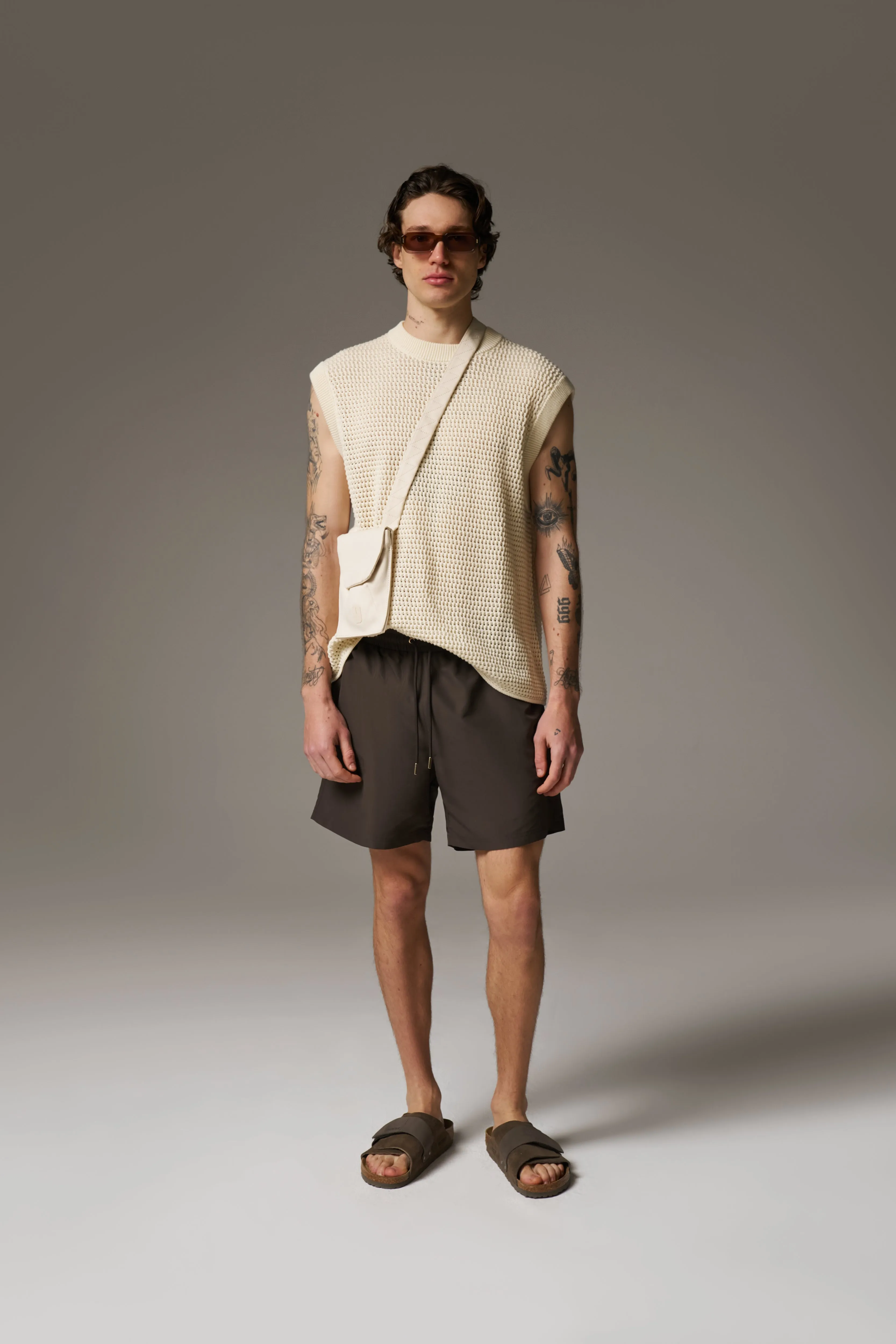 WATER REACTIVE EMBLEM SWIM SHORT - BROWN