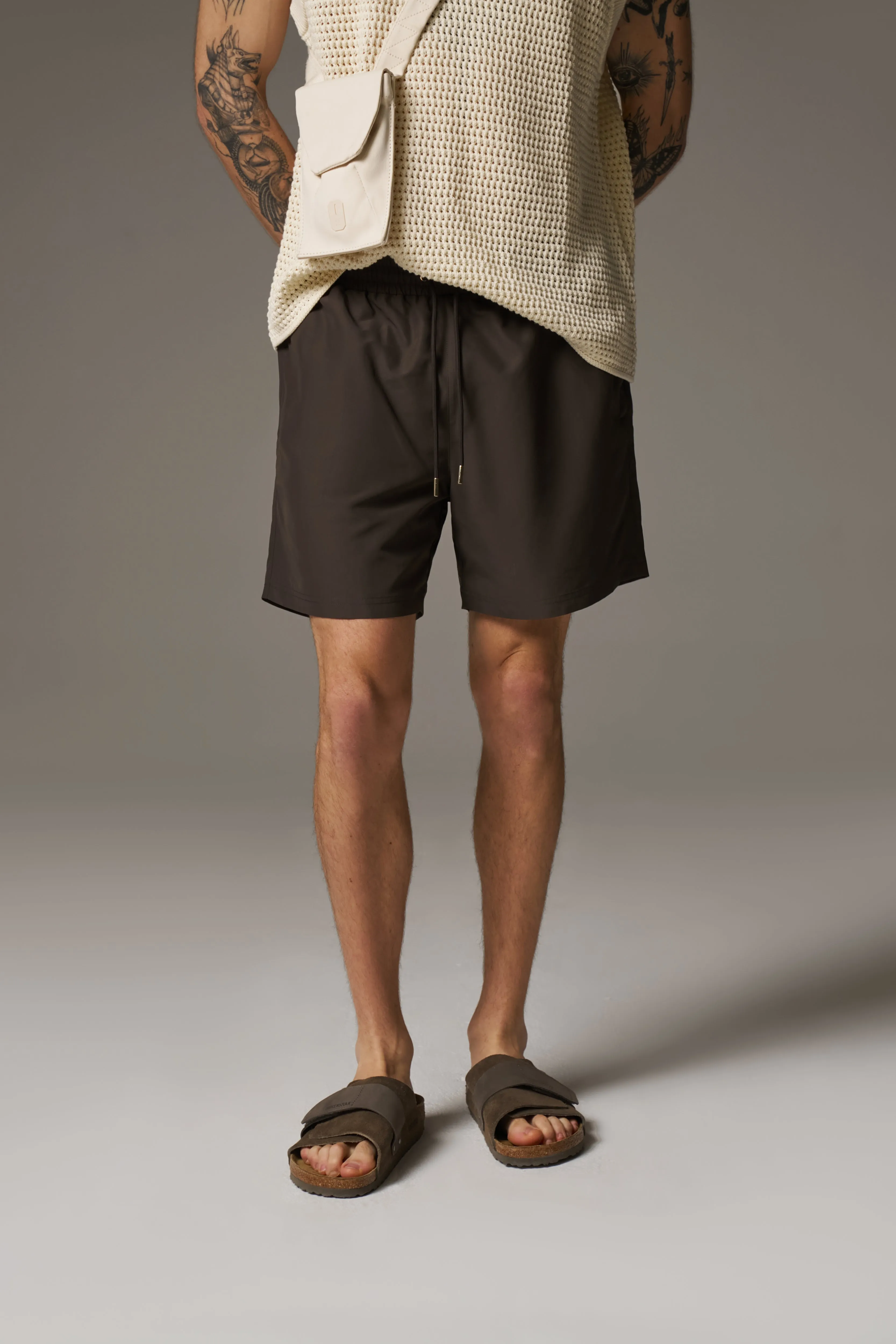 WATER REACTIVE EMBLEM SWIM SHORT - BROWN
