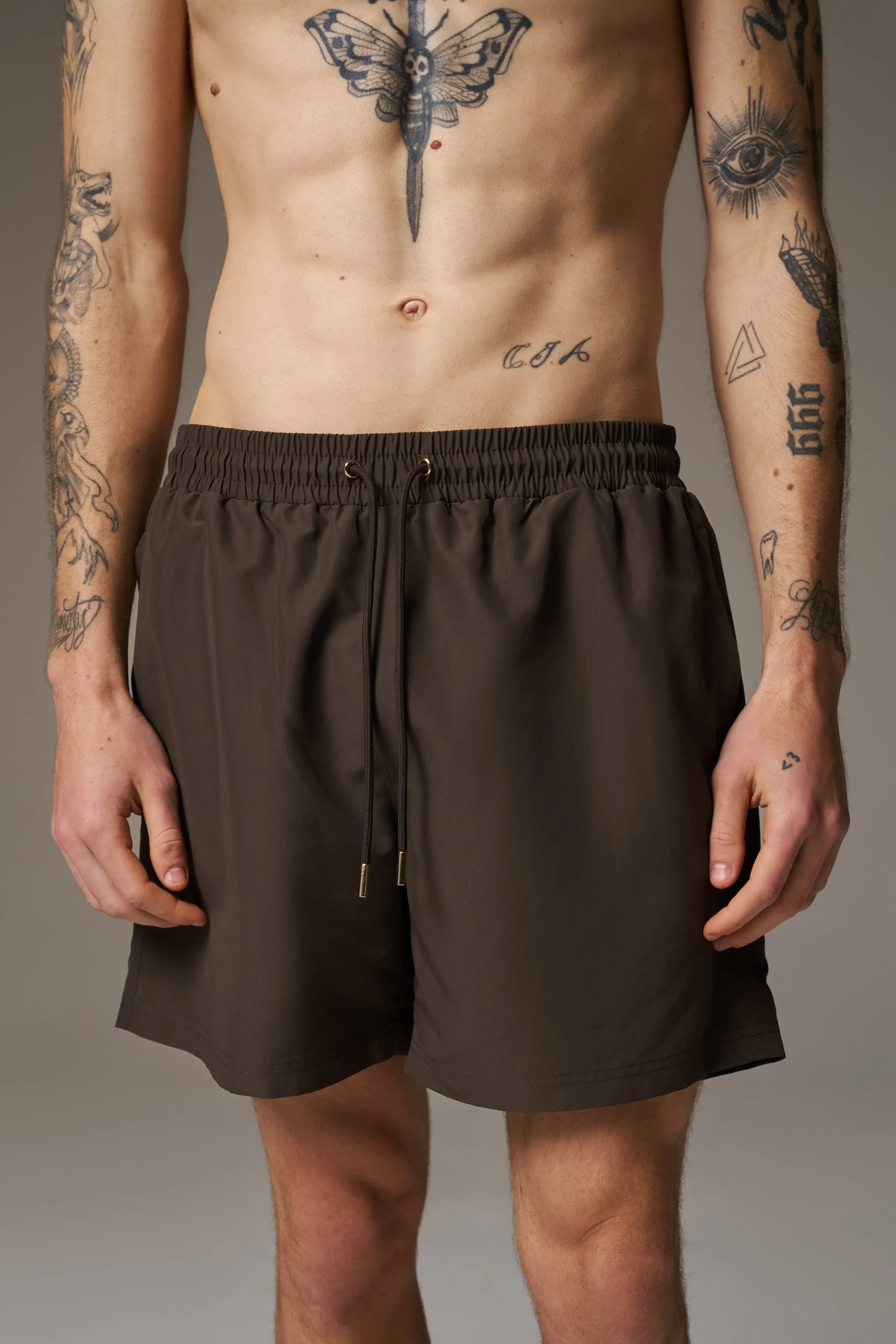 WATER REACTIVE EMBLEM SWIM SHORT - BROWN