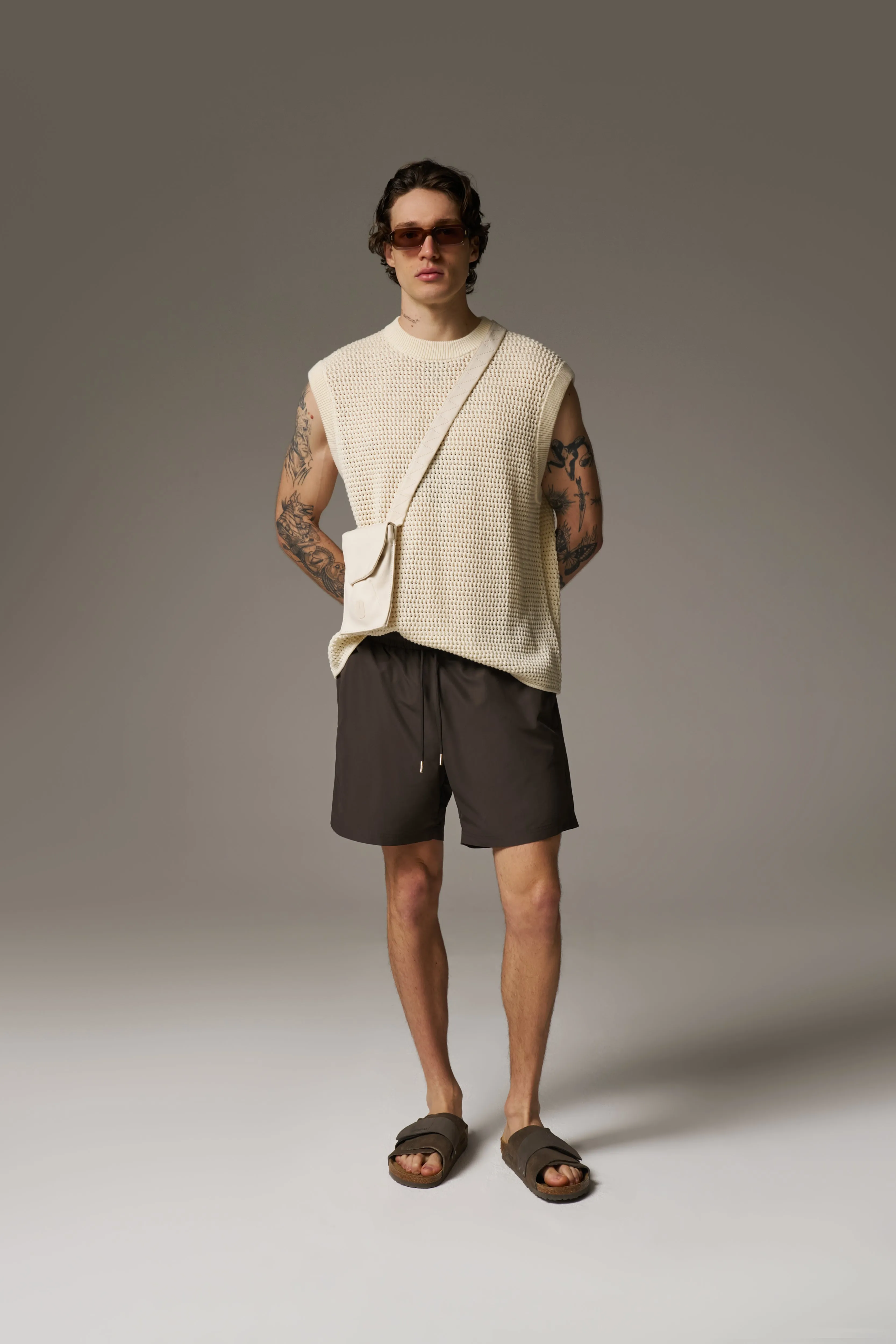 WATER REACTIVE EMBLEM SWIM SHORT - BROWN